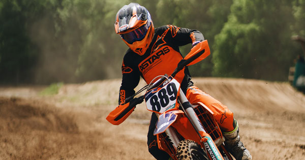 Y a-t-il une différence entre un casque de motocross et un casque de moto ?