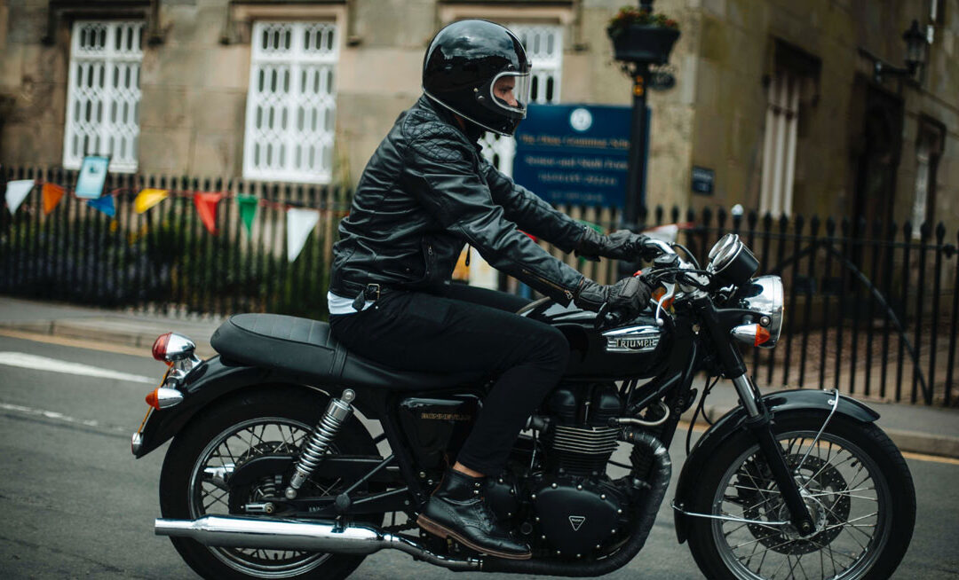 À quelle fréquence devez-vous remplacer un casque de moto ?