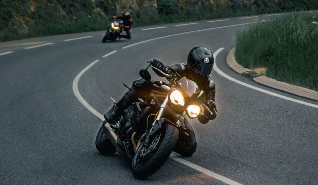 Quelle est la meilleure couleur pour un casque moto ?