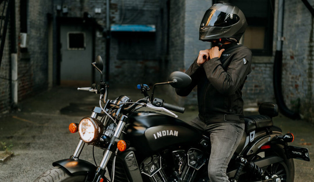 Casque moto qui siffle
