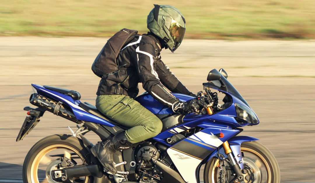 Casque moto qui tombe